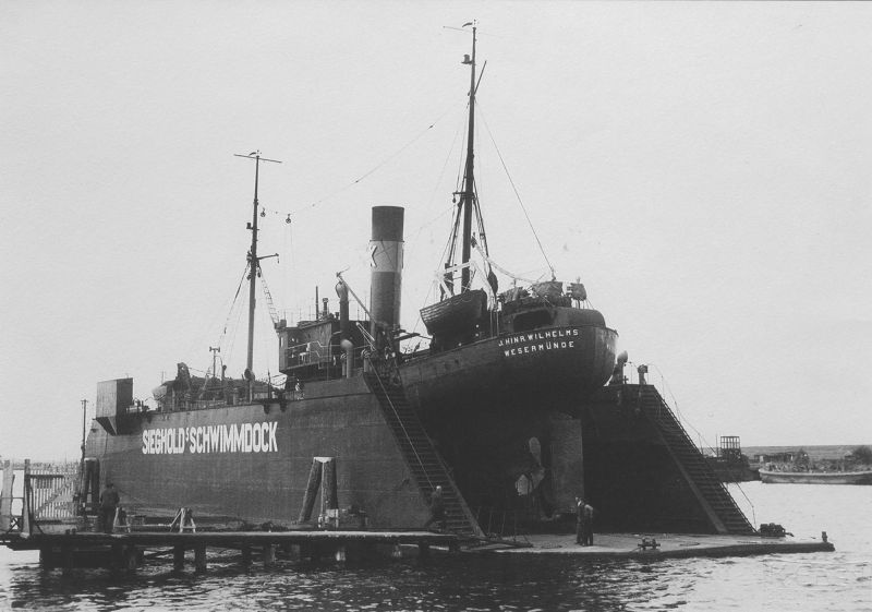 Siegholds Schwimmdock mit Fischdampfer