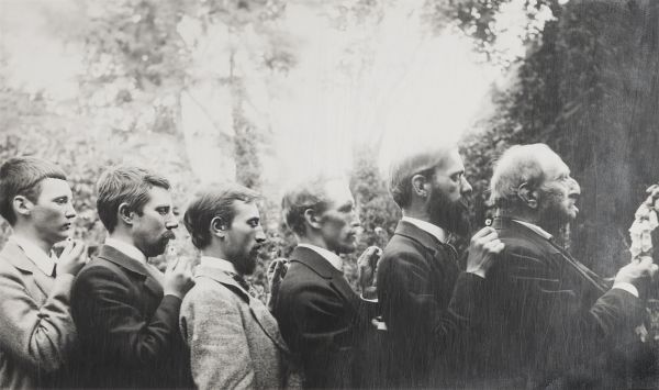 Allmers und Worpsweder Künstler mit Gändeblümchen in der Hand